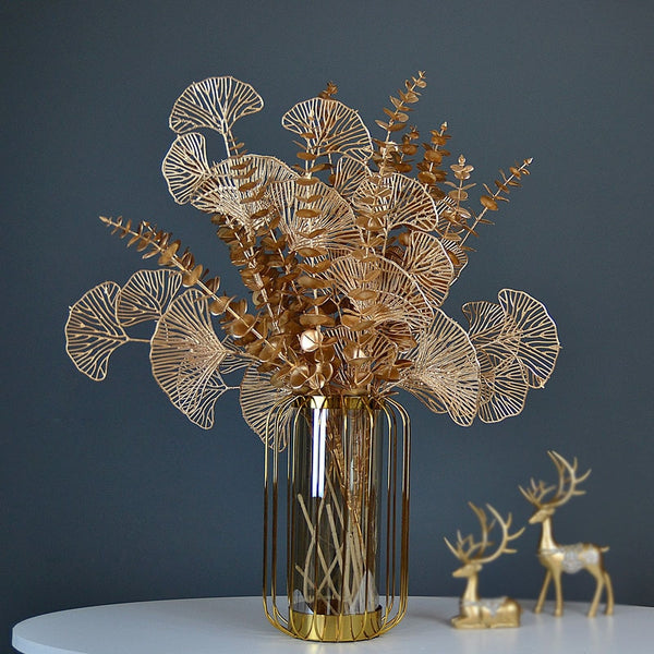 Arrangement fleuri doré décoratif de table